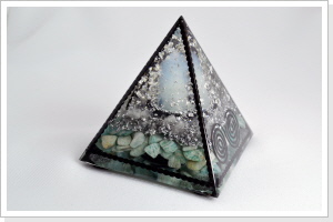 kleine Orgon Pyramide - Aquamarin